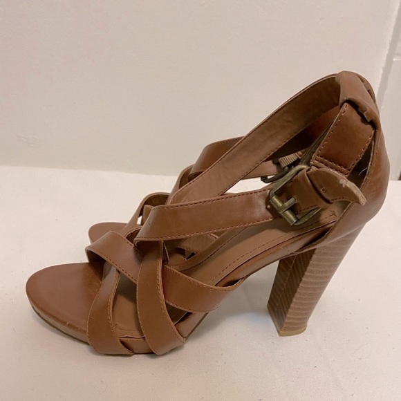 AVON BROWN HEELS - Picture 8 of 8